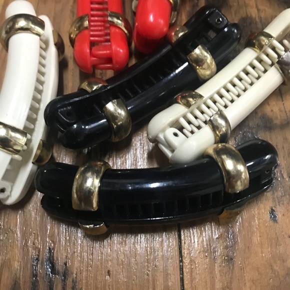 Vintage plastic hair clips - Picture 3 of 7